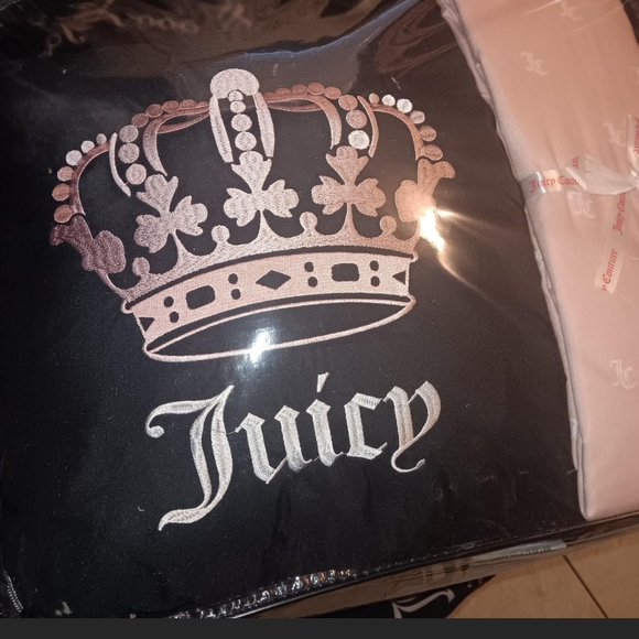 Juicy Couture Queen Size Chain link Black and Pink Bed Set - Picture 9 of 11